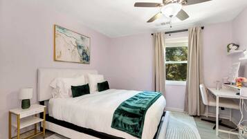 5 室のベッドルーム、デスク、アイロン / アイロン台、旅行用ベビーベッド