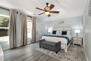 5 bedrooms, desk, iron/ironing board, travel cot