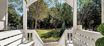 -> Spacious 5BR Retreat Near Mall of GA & Sleeps 13