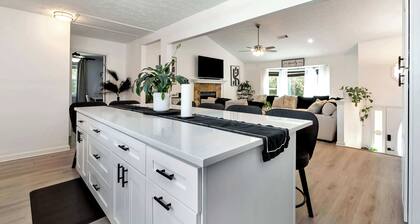 Spacious 7BR Family Retreat Near Mall of GA, Sleeps 17