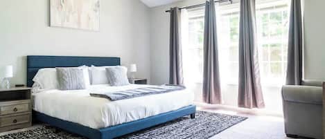 4 habitaciones, tabla de planchar con plancha, cuna de viaje y wifi