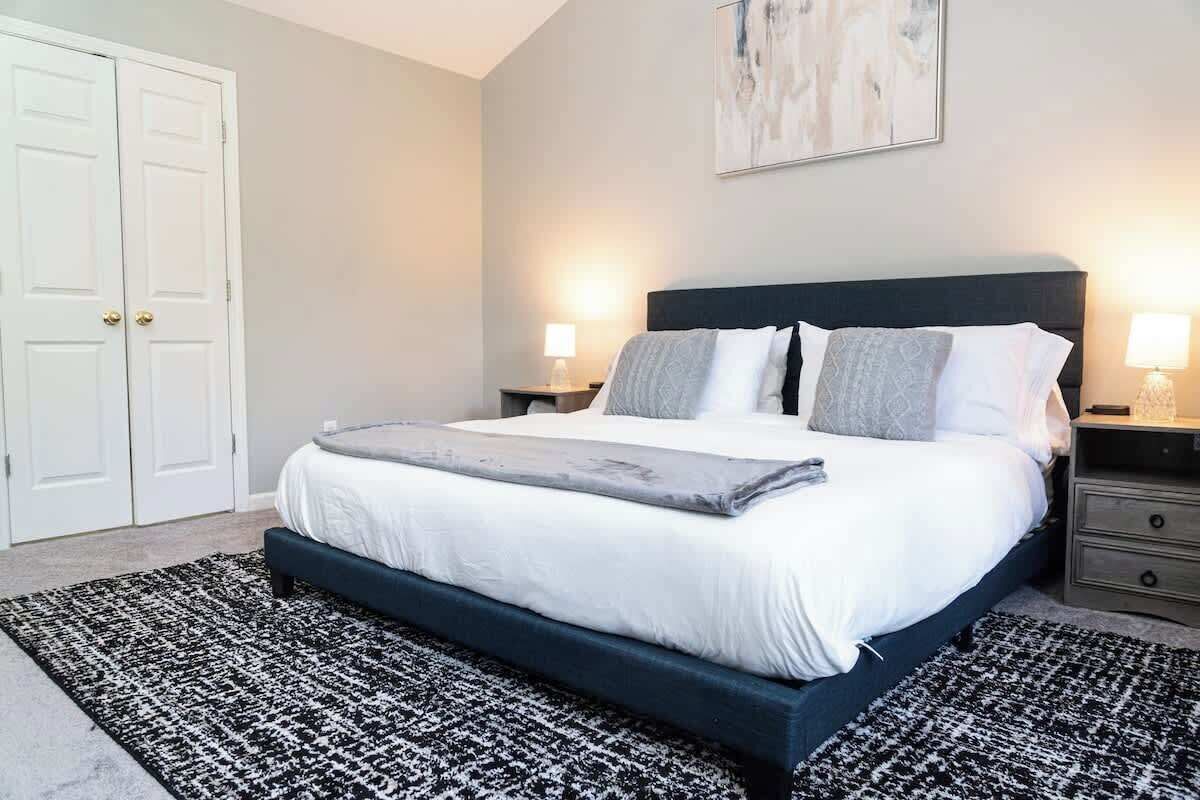 4 chambres, fer et planche à repasser, lit de bébé portatif, Wi-Fi