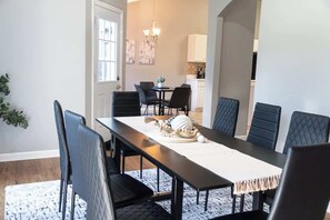 Dining - Spacious Vaulted 4BR Near Mall of GA + Sleeps 12 (Lawrenceville)