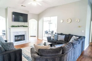 TV, fireplace, offices - Spacious Vaulted 4BR Near Mall of GA + Sleeps 12 (Lawrenceville)