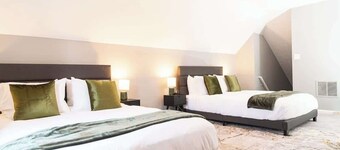 Spacious Vaulted 4BR Near Mall of GA + Sleeps 12