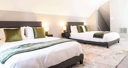 Spacious Vaulted 4BR Near Mall of GA + Sleeps 12