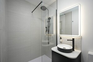 Exterior - Sixty Aparthotel 2bed, Central Cardiff + Parking (Cardiff)