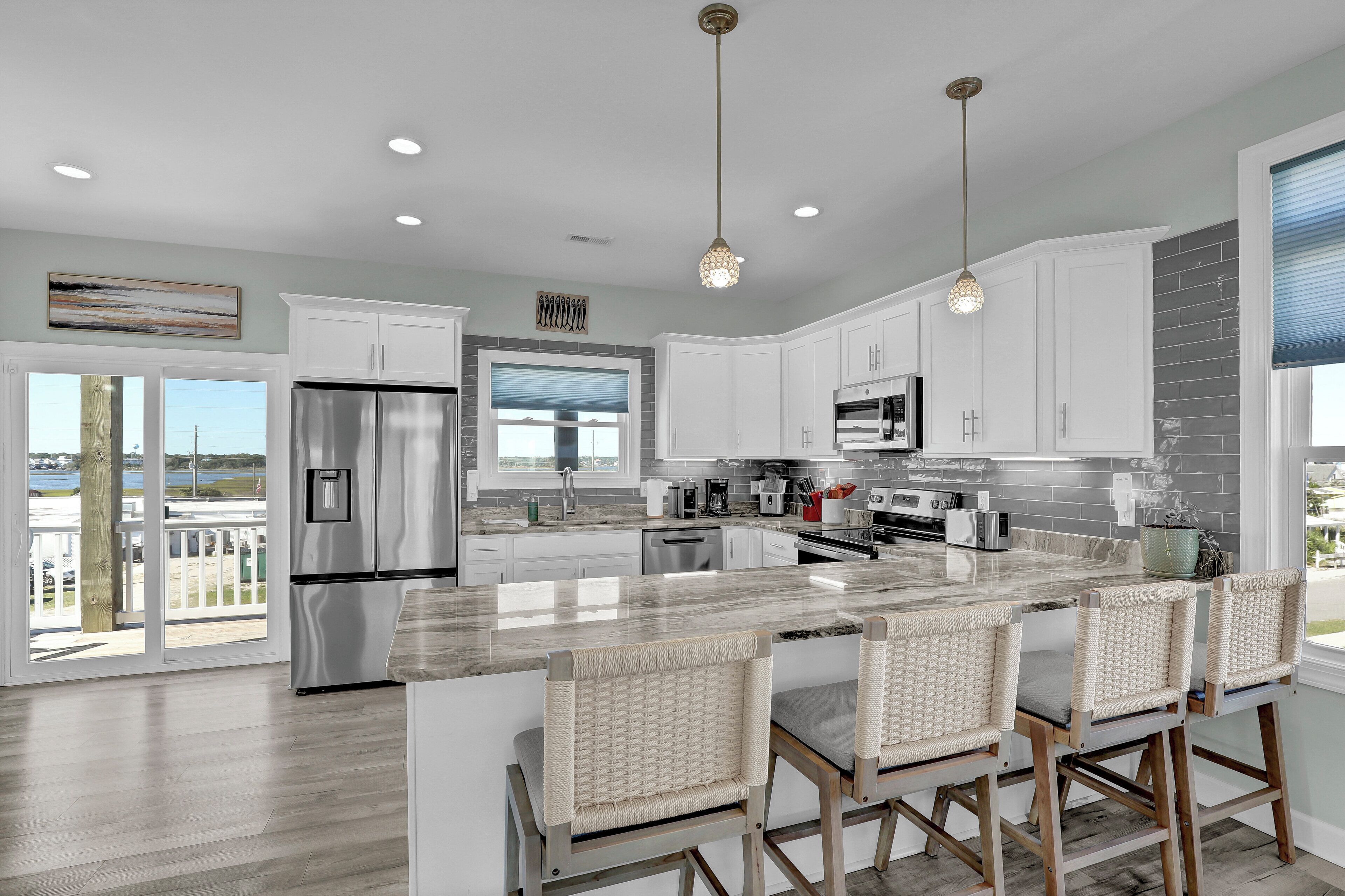 Køleskab, mikrobølgeovn, ovn, kogeplade