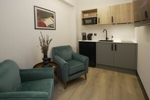 Exterior - Sixty Aparthotel 2bed, Central Cardiff + Parking (Cardiff)