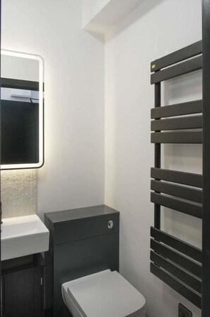 Exterior - Sixty Aparthotel 2bed, Central Cardiff + Parking (Cardiff)