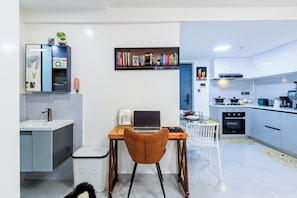 Private kitchen - Epic 1BR, Heated, Pool, Gym City, Kids Play Area, Views (Nairobi)