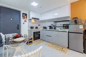 Private kitchen - Epic 1BR, Heated, Pool, Gym City, Kids Play Area, Views (Nairobi)