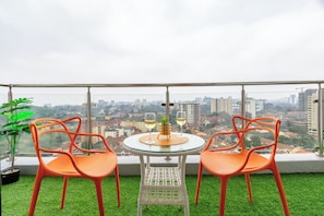 Outdoor dining - Epic 1BR, Heated, Pool, Gym City, Kids Play Area, Views (Nairobi)