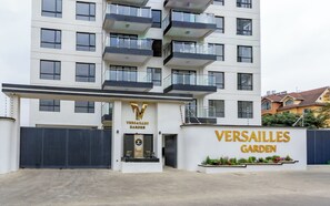 Exterior - Epic 1BR, Heated, Pool, Gym City, Kids Play Area, Views (Nairobi)
