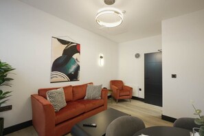 Exterior - Sixty Aparthotel 2bed, Central Cardiff + Parking (Cardiff)
