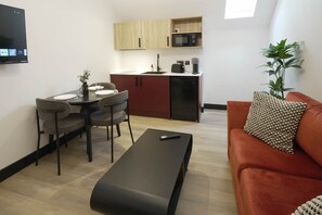 Exterior - Sixty Aparthotel 2bed, Central Cardiff + Parking (Cardiff)