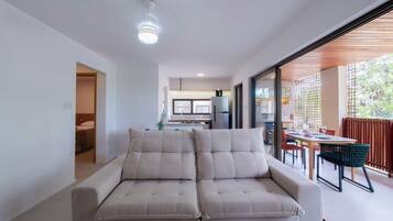 Apartamento básico | Área de estar | Smart TV 32 polegadas com canais digitais