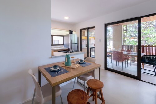 2 Bedroom Apt 800 m From the Beach Tdc0109