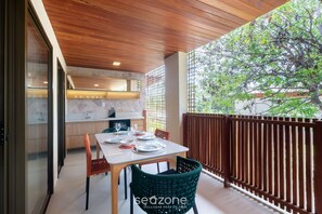 Basic Apartment | Outdoor dining