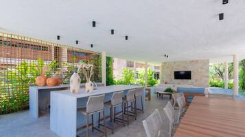Basic Apartment | Outdoor dining