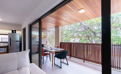 2 Bedroom Apt 800 m From the Beach Tdc0109