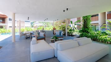 Basic Apartment | Outdoor dining