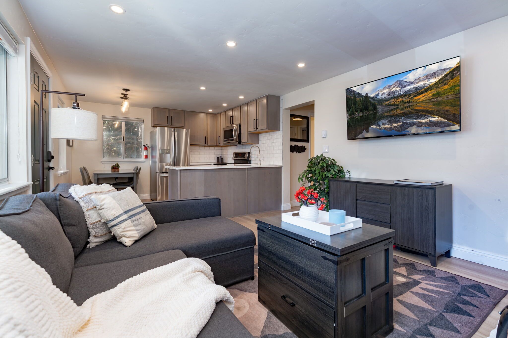 TV, fireplace, offices