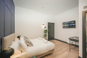 Exterior - The Sixty Aparthotel Studio, Brand New, Cardiff (Cardiff)