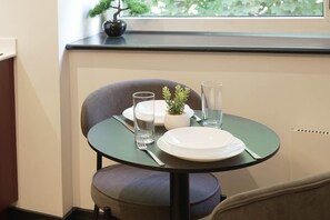 Exterior - Sixty Aparthotelstudio, Central Cardiff + Parking (Cardiff)