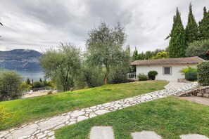 Property grounds - Apartment 'Bungalow Pit Stop' with Lake View, Wi-Fi and Air Conditioning (Brenzone sul Garda)