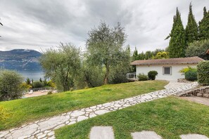 Property grounds - Apartment 'Bungalow Pit Stop' with Lake View, Wi-Fi and Air Conditioning (Brenzone sul Garda)