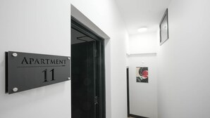 Exterior - Sixty Aparthotelstudio, Central Cardiff + Parking (Cardiff)