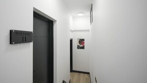 Exterior - Sixty Aparthotelstudio, Central Cardiff + Parking (Cardiff)