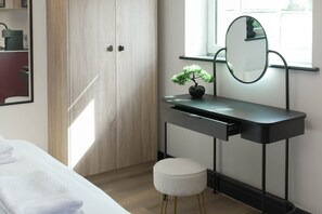 Exterior - Sixty Aparthotelstudio, Central Cardiff + Parking (Cardiff)