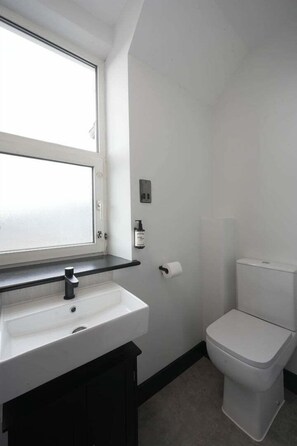 Exterior - Sixty Aparthotelstudio, Central Cardiff + Parking (Cardiff)