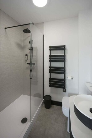 Exterior - Sixty Aparthotelstudio, Central Cardiff + Parking (Cardiff)