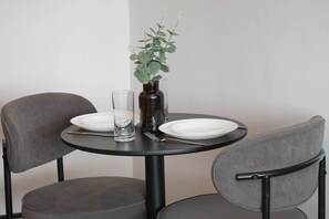 Exterior - Sixty Aparthotelstudio, Central Cardiff + Parking (Cardiff)