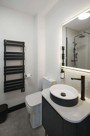 Exterior - Sixty Aparthotelstudio, Central Cardiff + Parking (Cardiff)