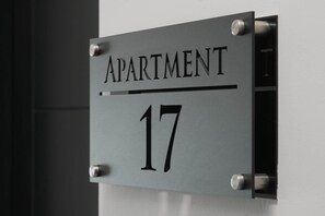 Exterior - Sixty Aparthotelstudio, Central Cardiff + Parking (Cardiff)