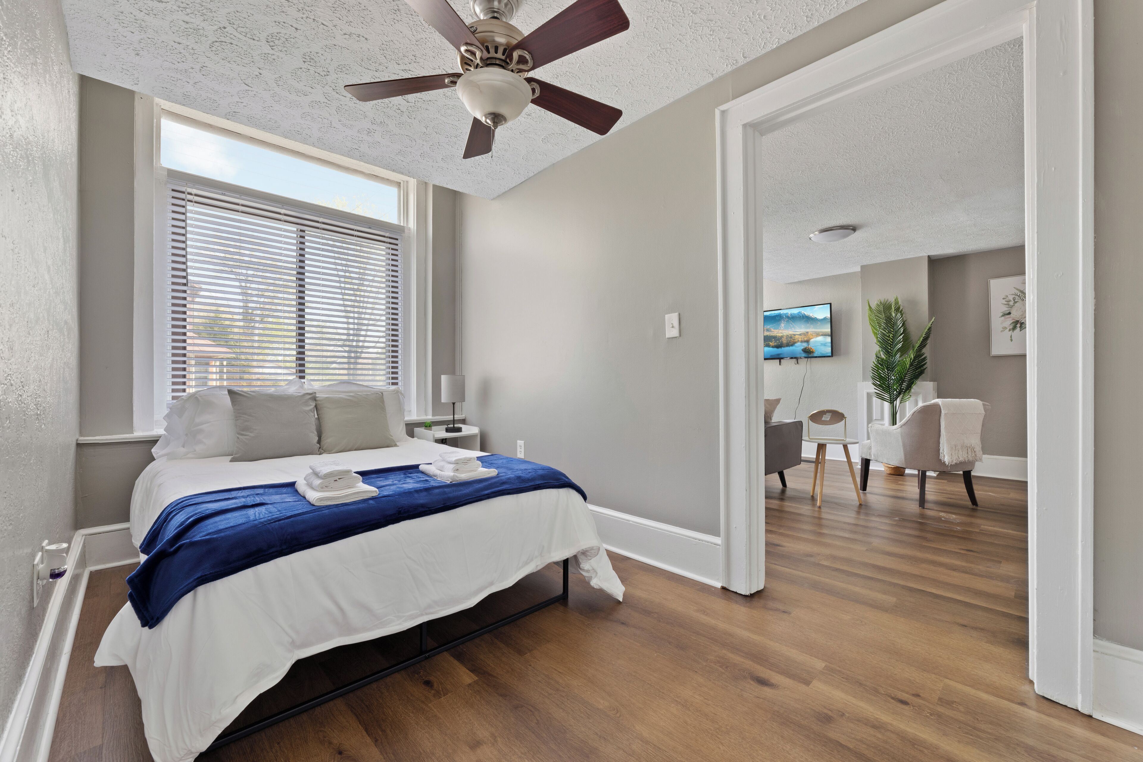 1 habitación, tabla de planchar con plancha, wifi gratis y ropa de cama 