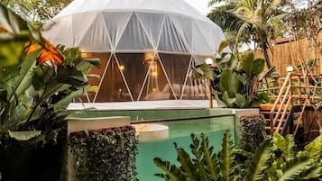 Tienda de campaña familiar, alberca privada, vista a la alberca | Wifi gratis