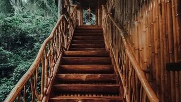 Family Tree House, Private Pool, River View | Free WiFi