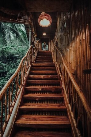 Familien-Baumhaus, eigener Pool, Flussblick | Kostenloses WLAN