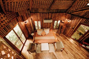 Deluxe Tree House, Private Pool, River View | Ruang tamu