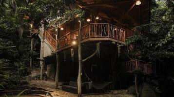 Family Tree House, Private Pool, River View | Wi-fi percuma