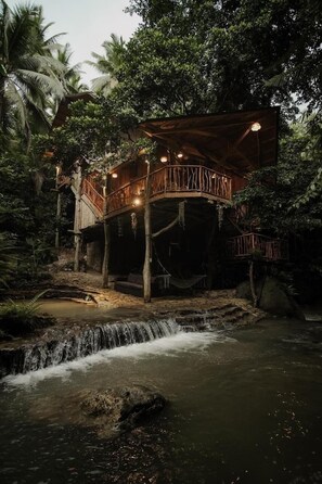 Family Tree House, Private Pool, River View - Treehouse de Valentine Mountain Resort (Balamban)
