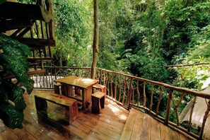 Deluxe Tree House, Private Pool, River View | Dapur peribadi