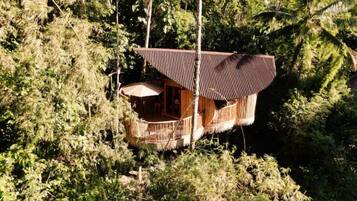 Honeymoon Tree House, Private Pool, River View | Free WiFi
