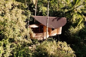 Honeymoon Tree House, Private Pool, River View | Free WiFi