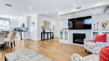 Télévision, cheminée